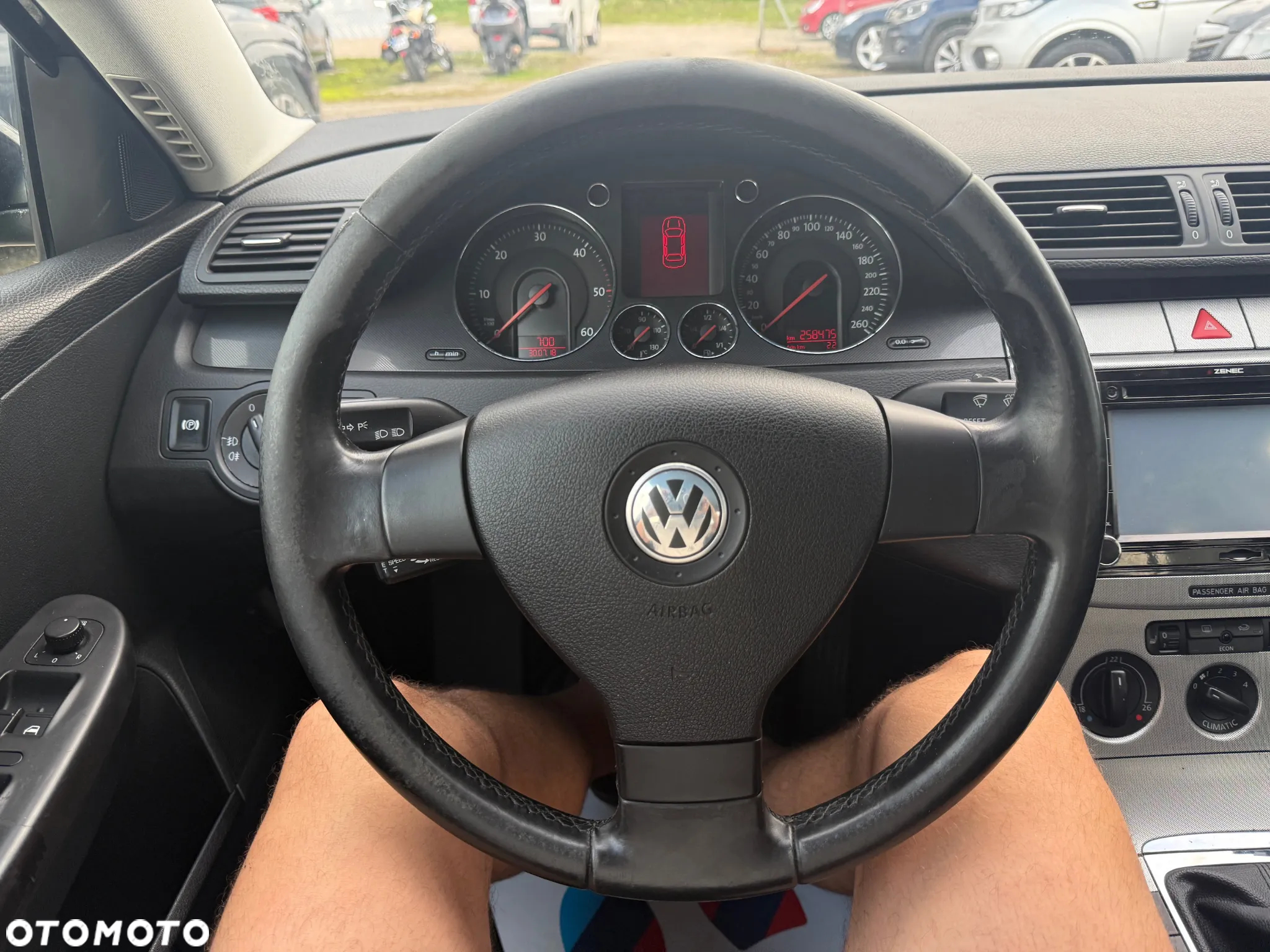 Volkswagen Passat 2.0 TDI DPF Sportline - 23