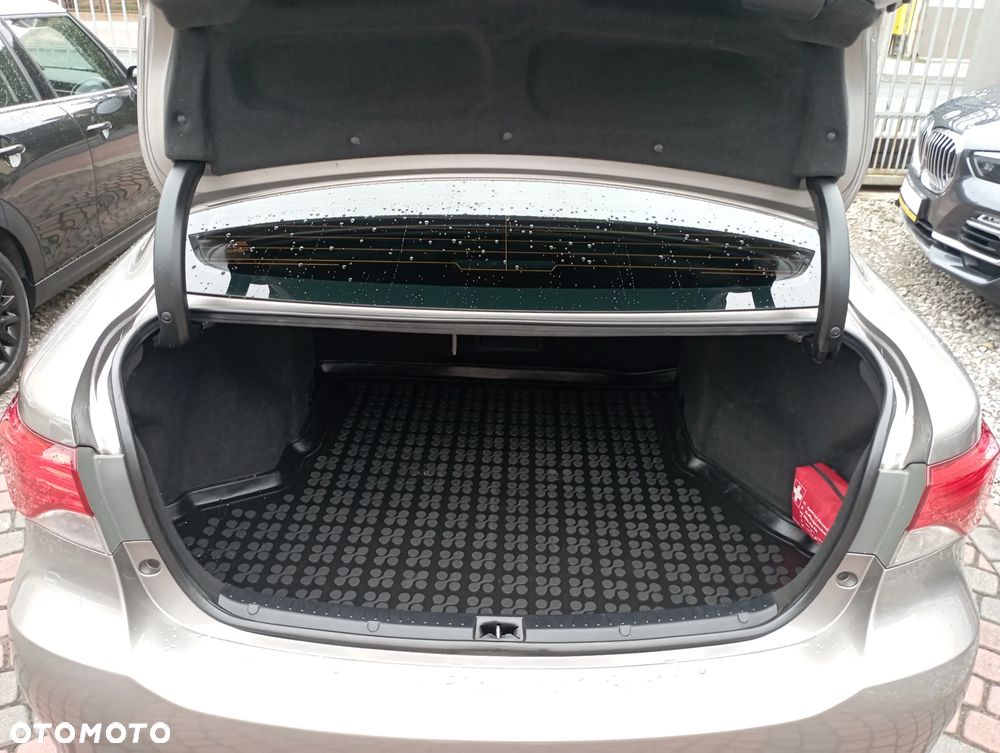 Toyota Avensis 1.8 Premium - 27
