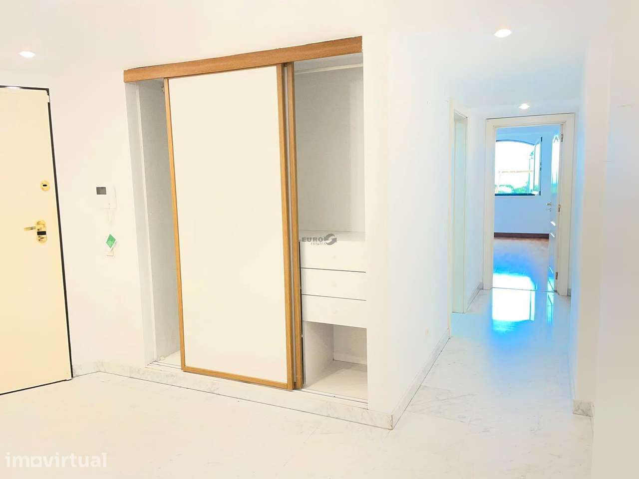 Elegante T1 com Vista Mar em Condomínio Privado, Jardins Piscina - Grande imagem: 3/25