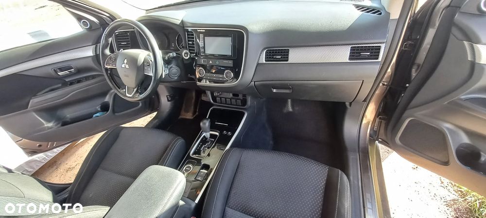 Mitsubishi Outlander - 14