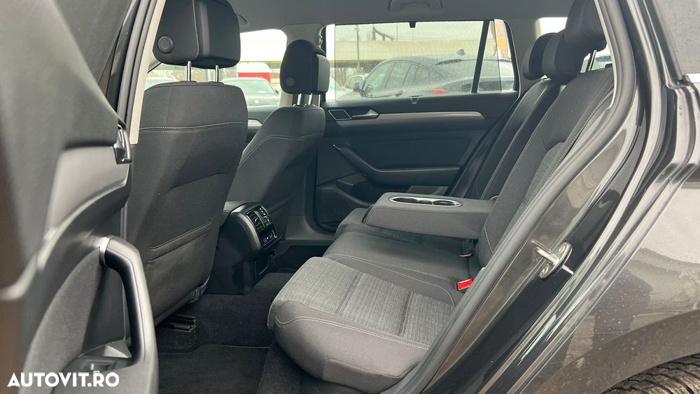 Volkswagen Passat - 27