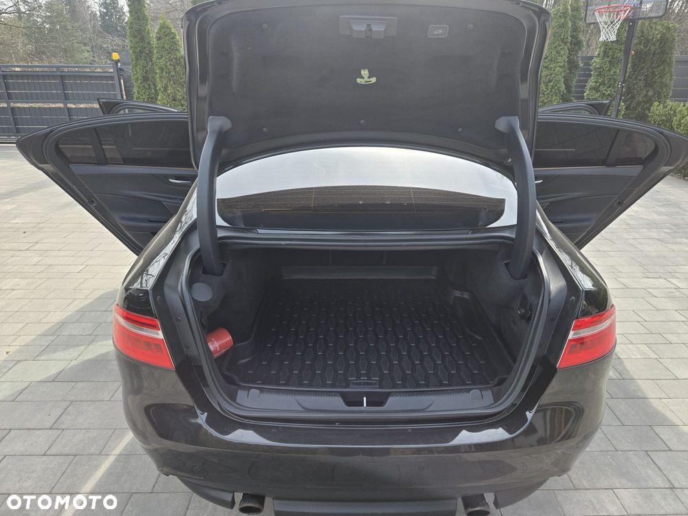 Jaguar XE P250 R-Dynamic Black - 5