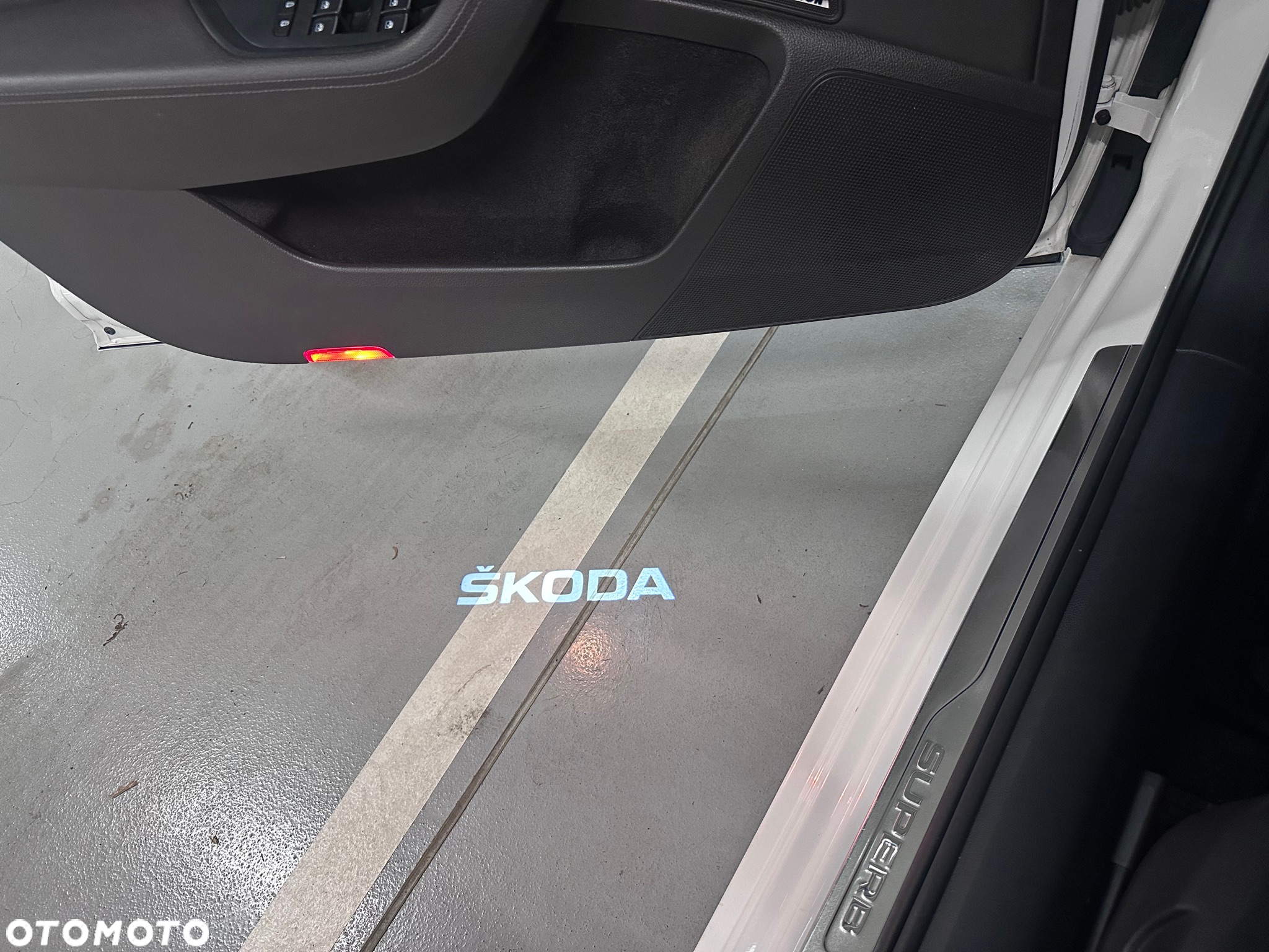 Skoda Superb 2.0 TDI L&K DSG - 26