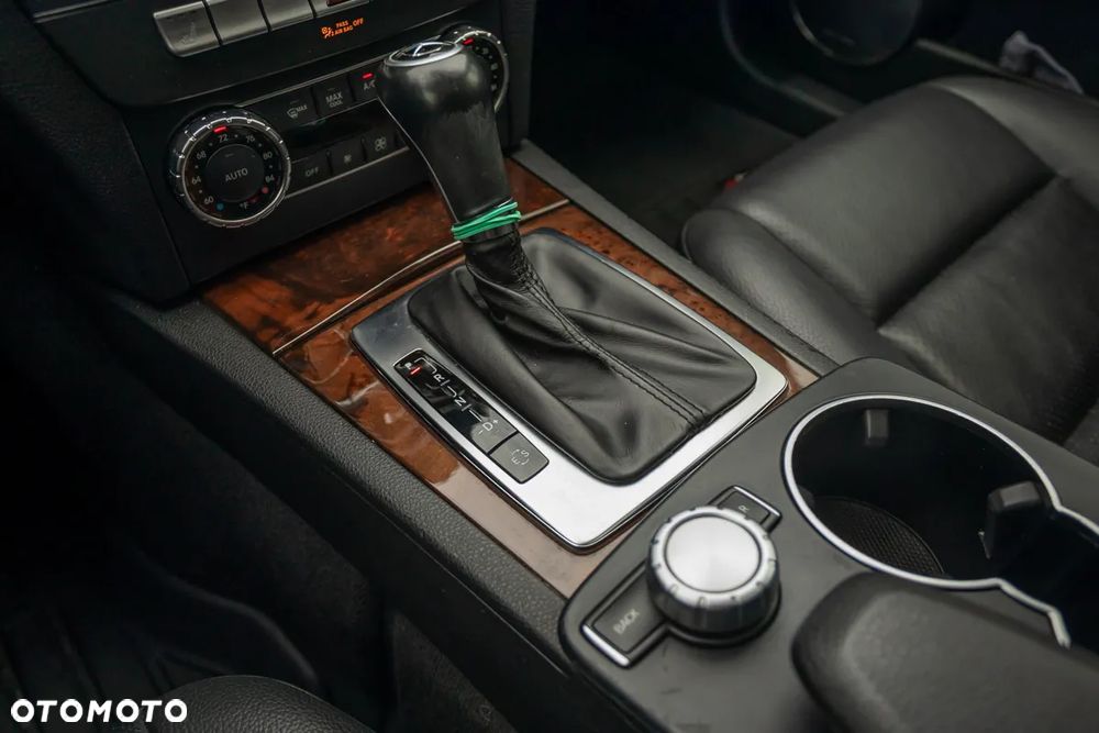 Mercedes-Benz Klasa C 300 7G-TRONIC - 39