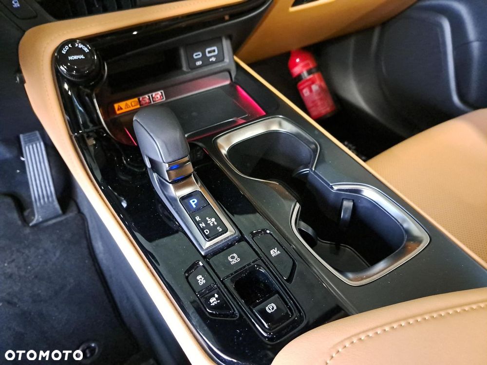 Lexus NX 350h Prestige AWD - 24