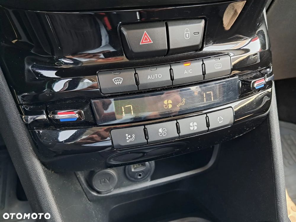Peugeot 2008 1.2 Pure Tech Active S&S - 22