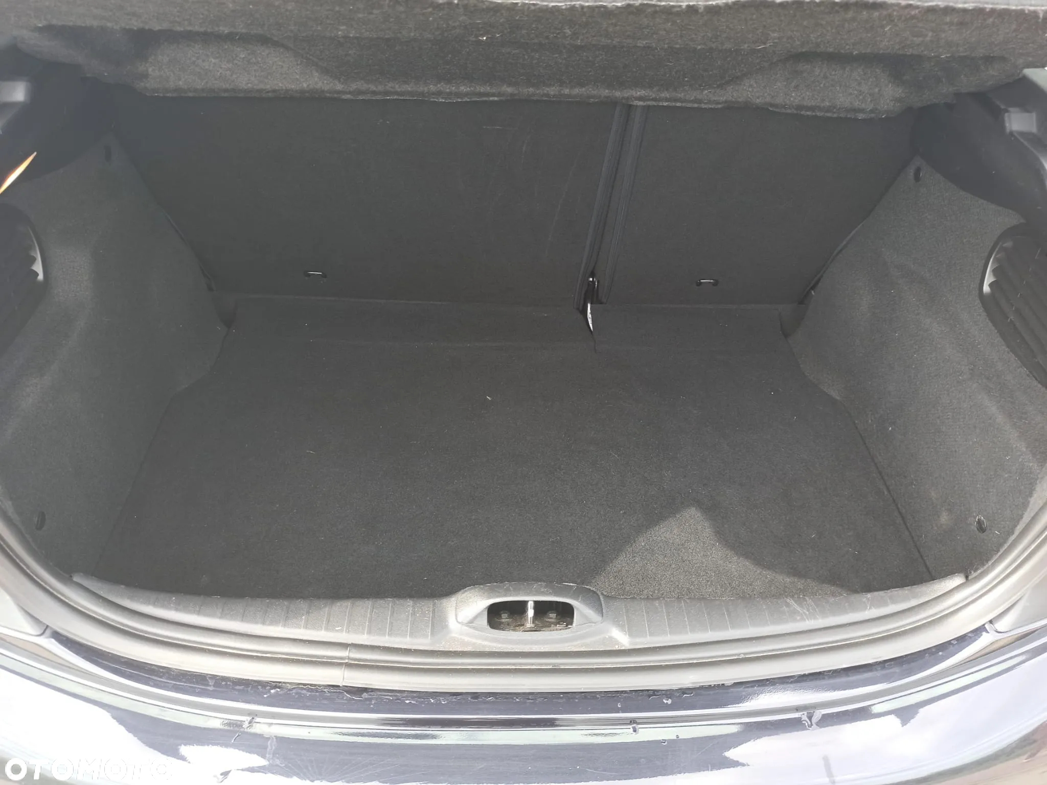 Peugeot 208 - 16