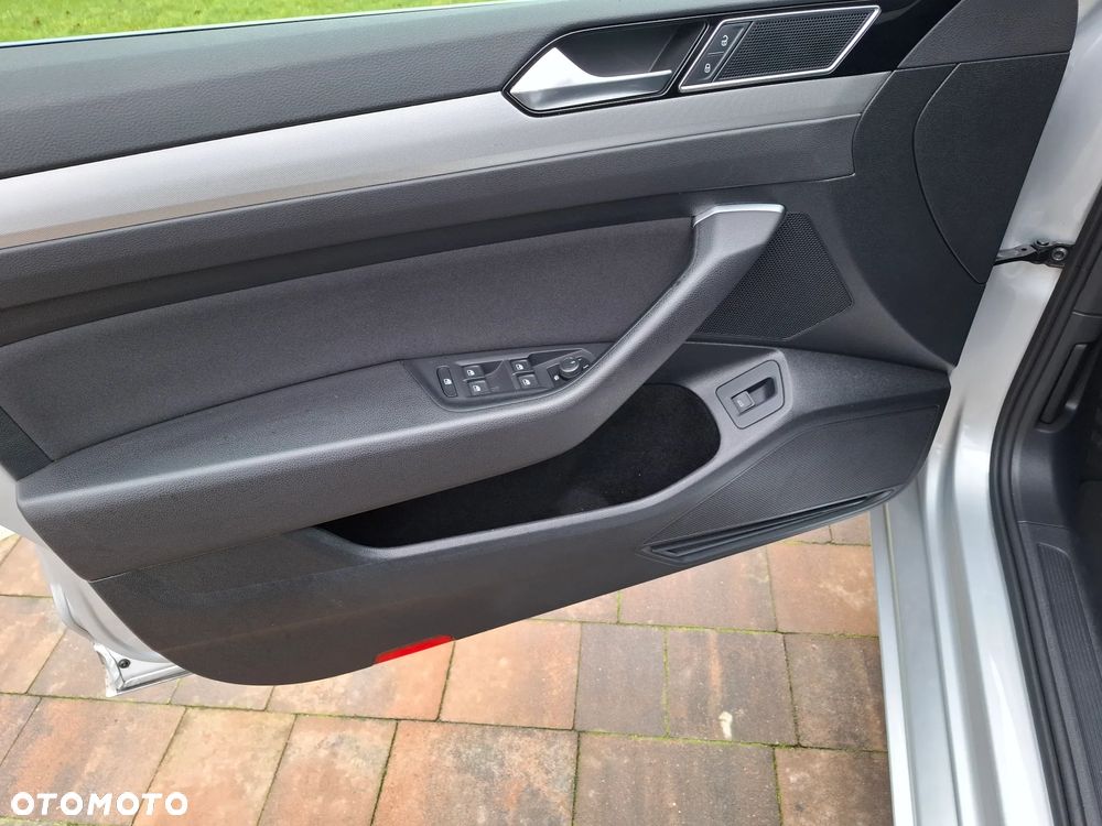 Volkswagen Passat Variant 2.0 TDI EVO Business DSG - 23