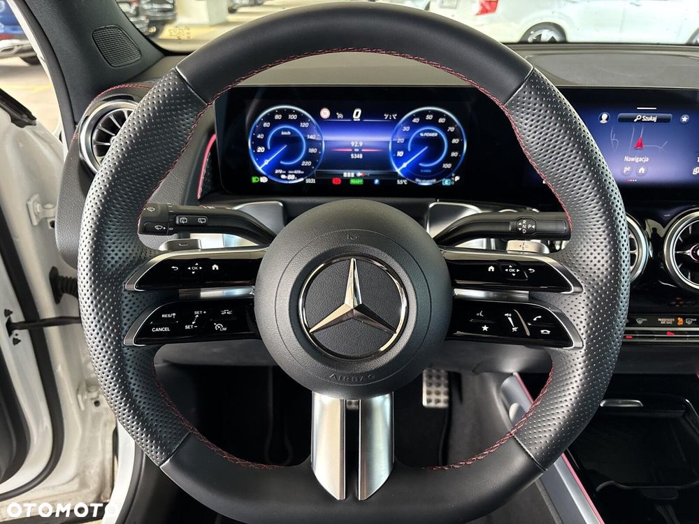 Mercedes-Benz EQB - 12