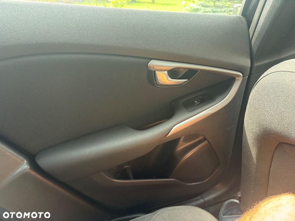 Volvo V40 D2 Drive-E Momentum - 17