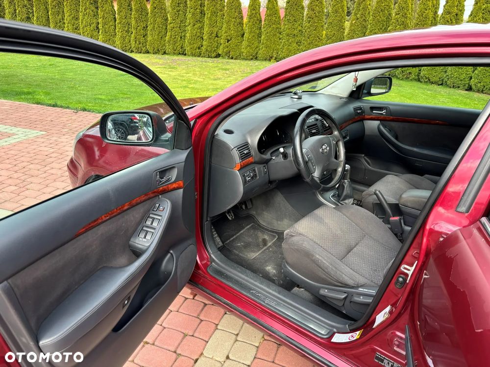 Toyota Avensis 2.0 VVT-i Sol - 11