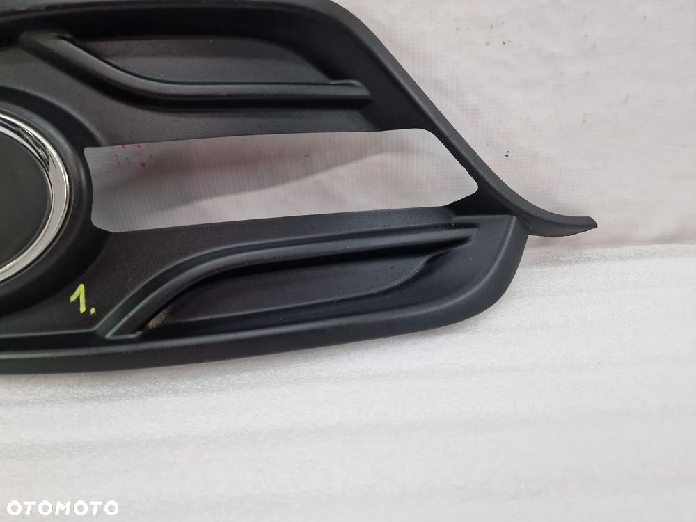 RENAULT MEGANE 3 III LIFT 13- PRAWA KRATKA BOCZNA ZDERZAKA PRZEDNIEGO PRZÓD , NR 261A25882R , NR AUKCJI D/1 - 6
