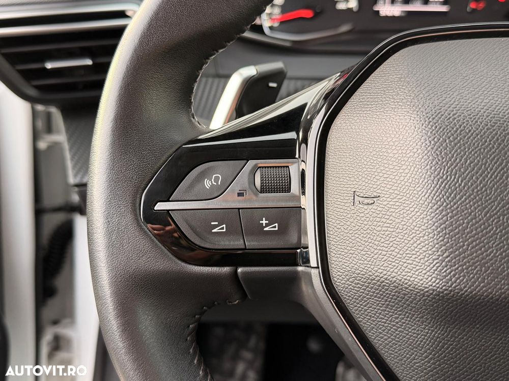 Peugeot 208 1.2 L PureTech STT EAT8 Allure - 28