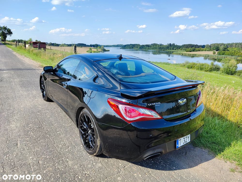 Hyundai Genesis Coupe 3.8 V6 Executive - 12