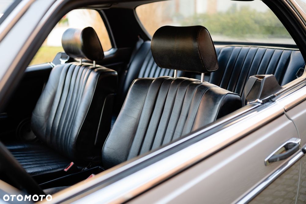 Mercedes-Benz W123 - 17