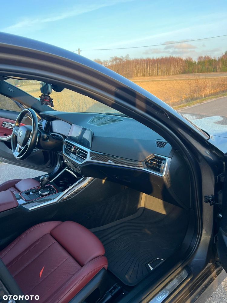 BMW Seria 3 330i xDrive M Sport - 23