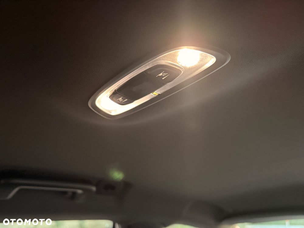 Volvo V40 D2 Drive-E R-Design Momentum - 19