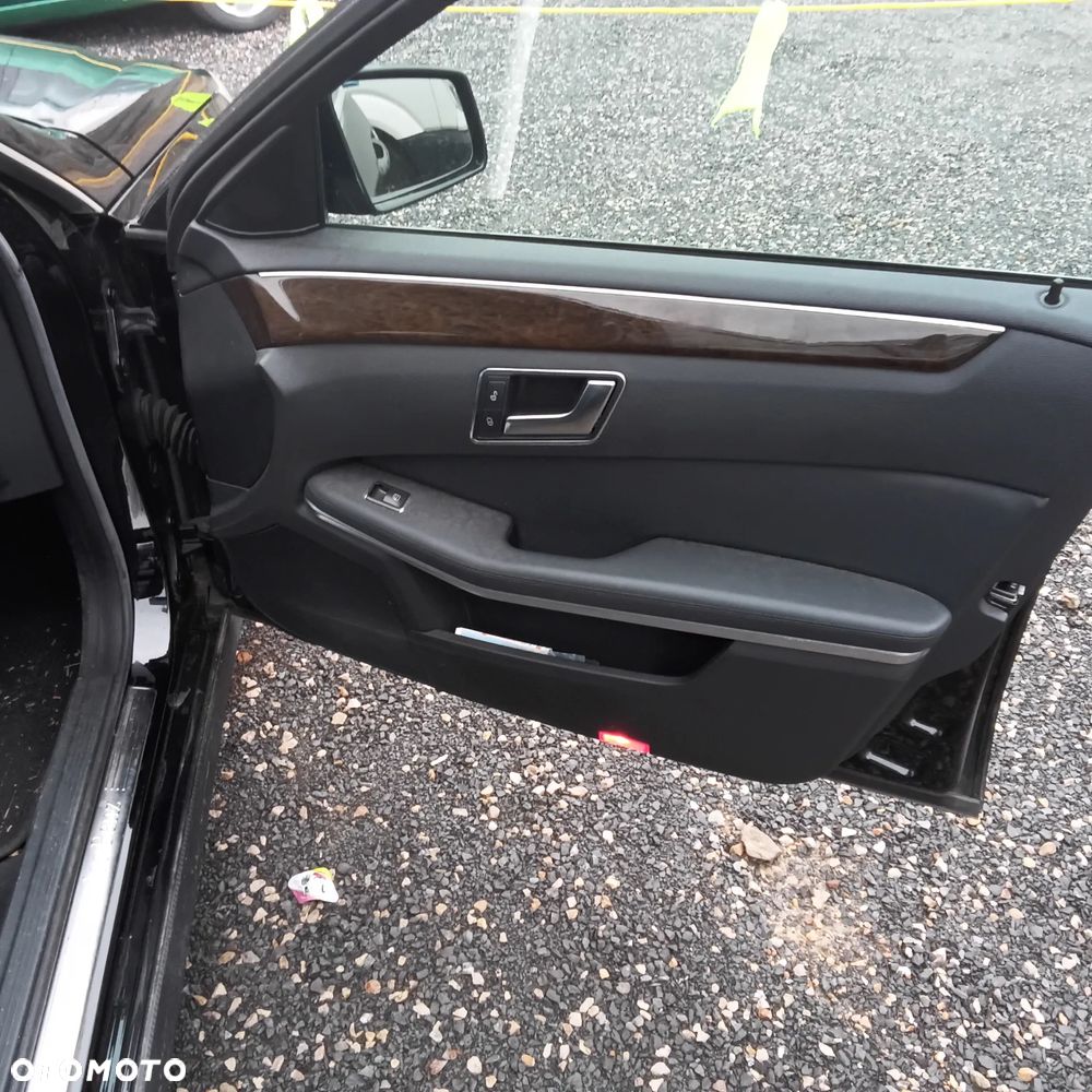 Mercedes-Benz Klasa E 200 NGT BlueEFFICIENCY Automatik - 9