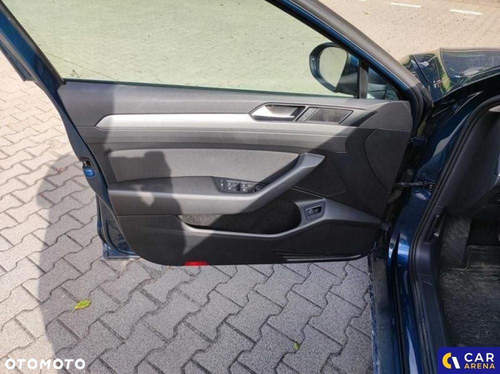 Volkswagen Passat - 17