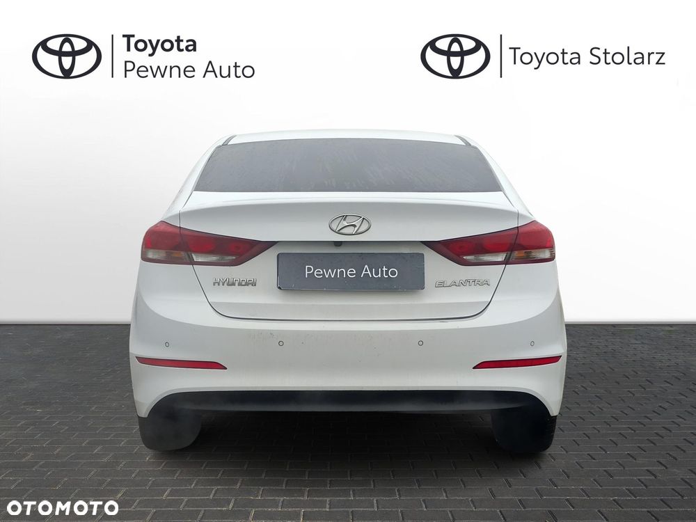 Hyundai Elantra 1.6 Comfort - 4