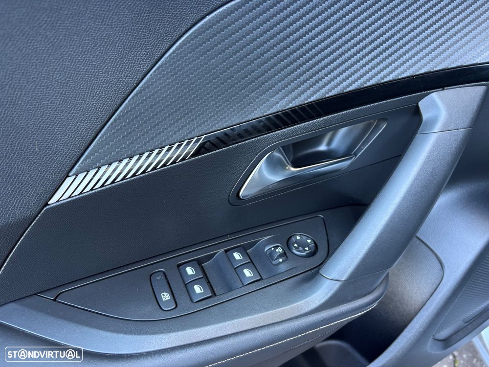 Peugeot 2008 1.2 PureTech Allure Pack - 17