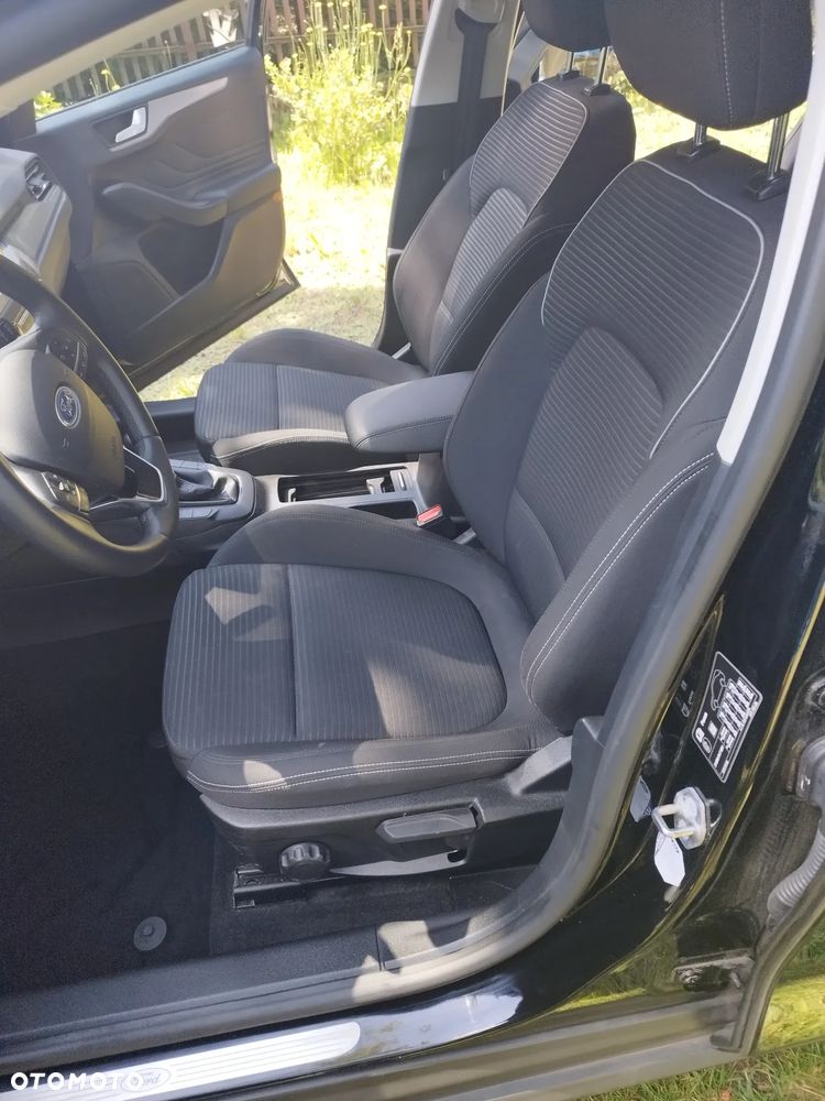 Ford Focus 1.0 EcoBoost Titanium X - 29