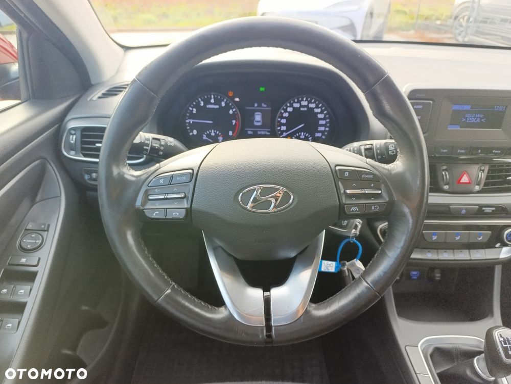 Hyundai i30 1.5 DPI Classic + - 20