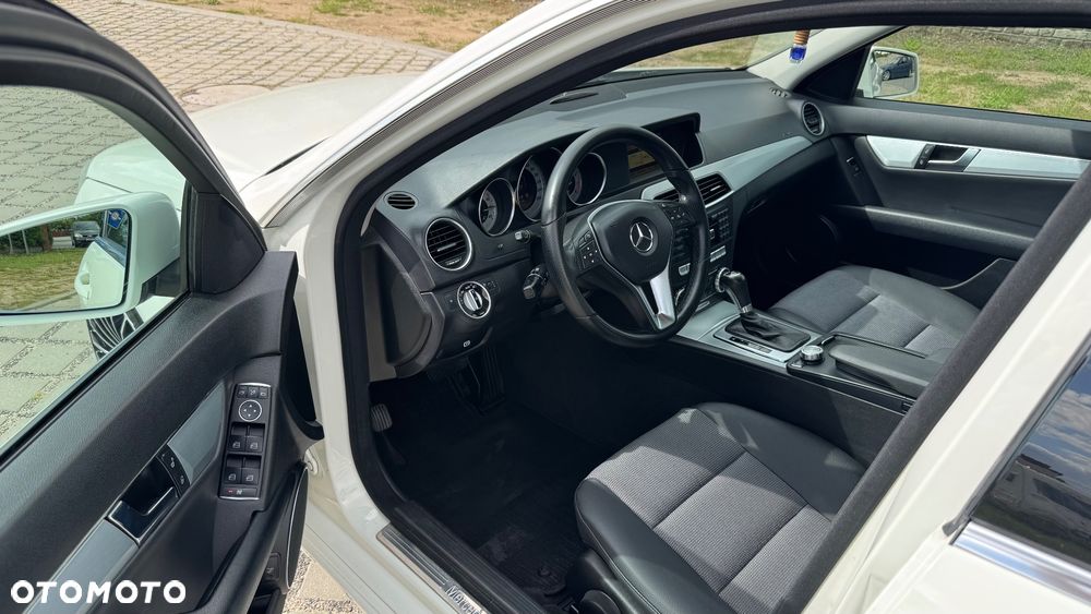 Mercedes-Benz Klasa C 180 BlueEFFICIENCY 7G-TRONIC Avantgarde - 18