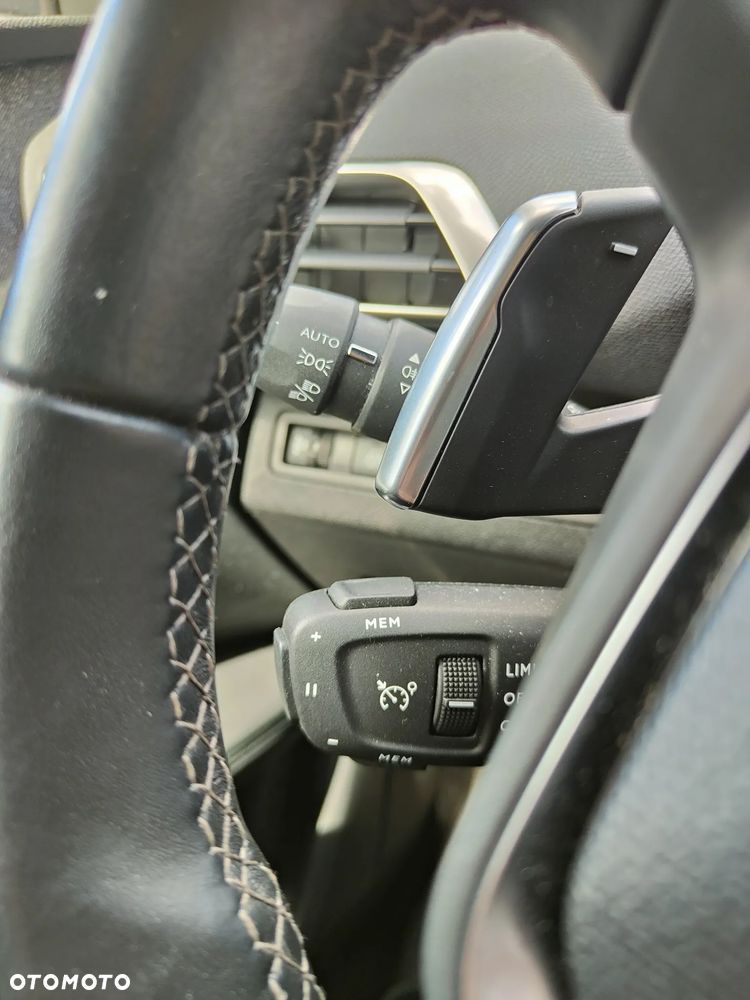 Peugeot 3008 BlueHDi 130 Stop & Start EAT8 Allure Pack - 29