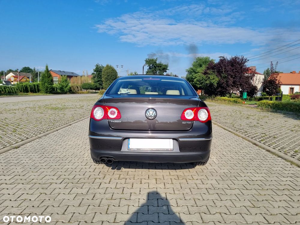 Volkswagen Passat - 4
