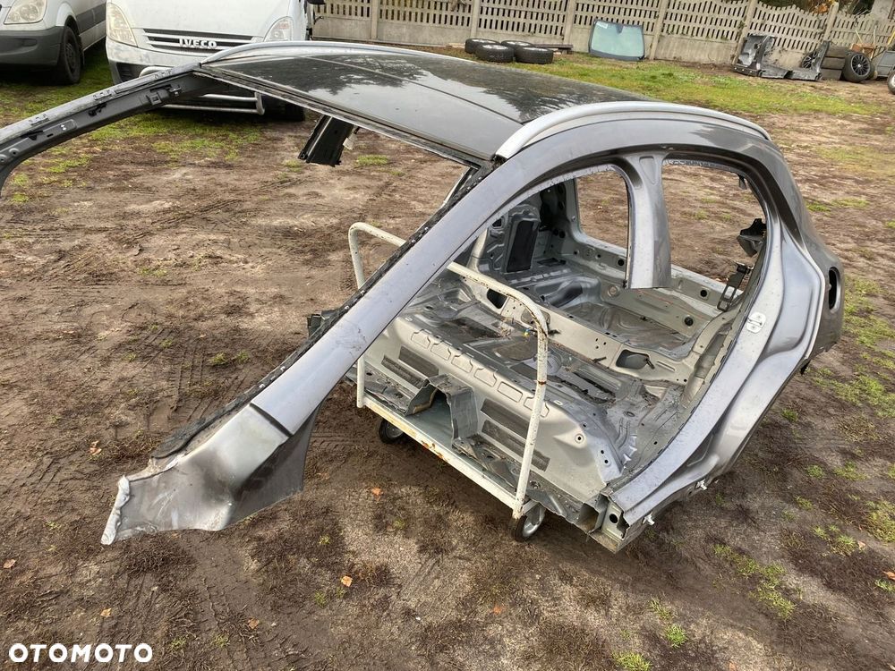 MERCEDES gla 156 tyl z dachem panorama cwiartka kolor 787 igla - 1