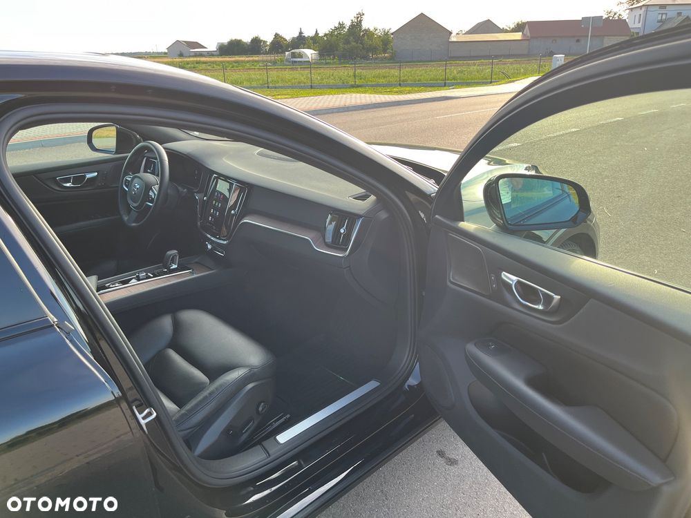 Volvo S60 B5 B AWD Plus Dark - 8