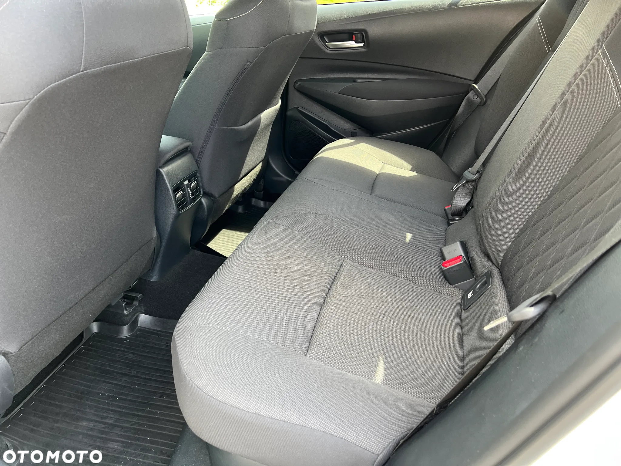 Toyota Corolla 1.8 Hybrid Comfort - 19