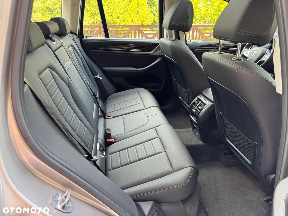 BMW iX3 80kWh Impressive - 13