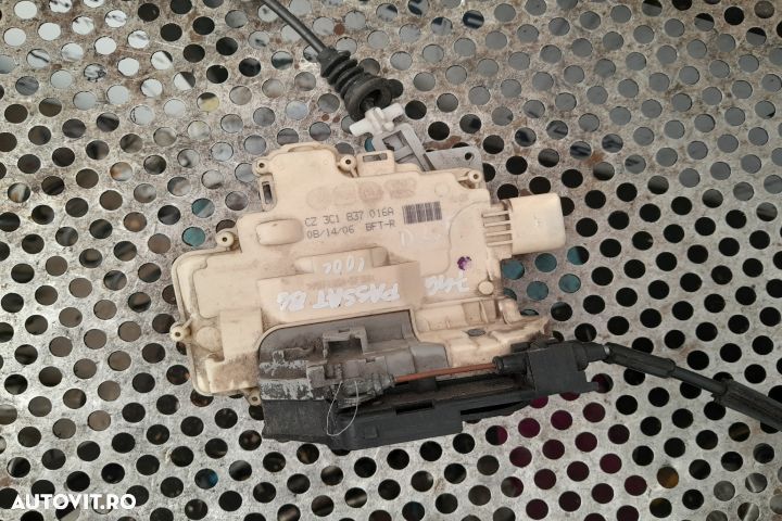 Broasca usa fata dreapta 3C1837016A Volkswagen VW Passat B6  [din 200 - 1