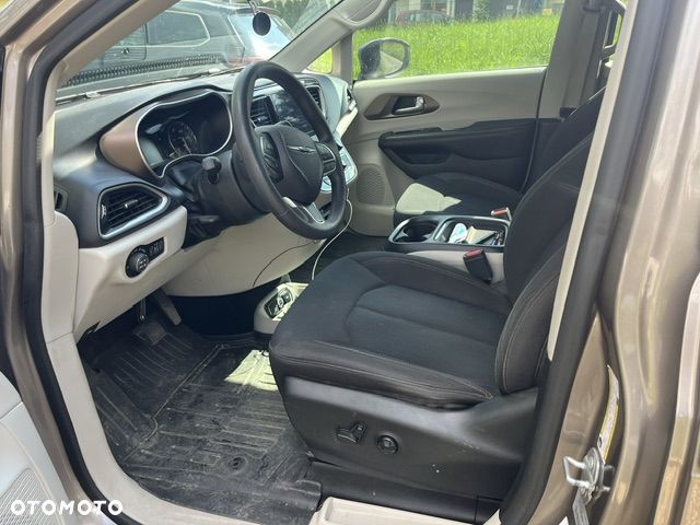 Chrysler Pacifica - 6
