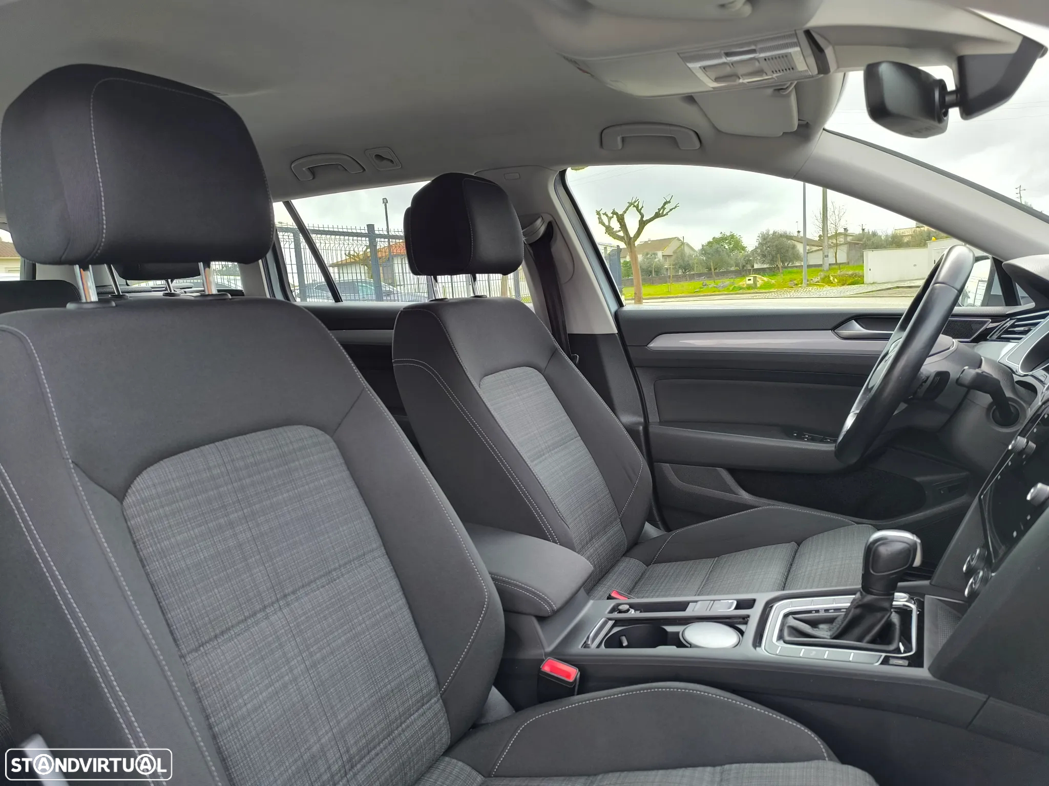 VW Passat Variant 2.0 TDi Business DSG - 24