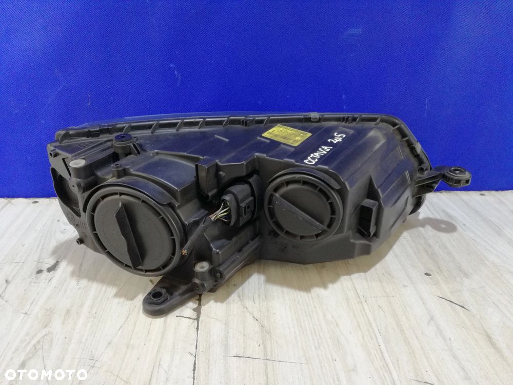 Skoda Octavia III 3 5E lampa reflektor przód lewa Anglik 2013/2017 - 2