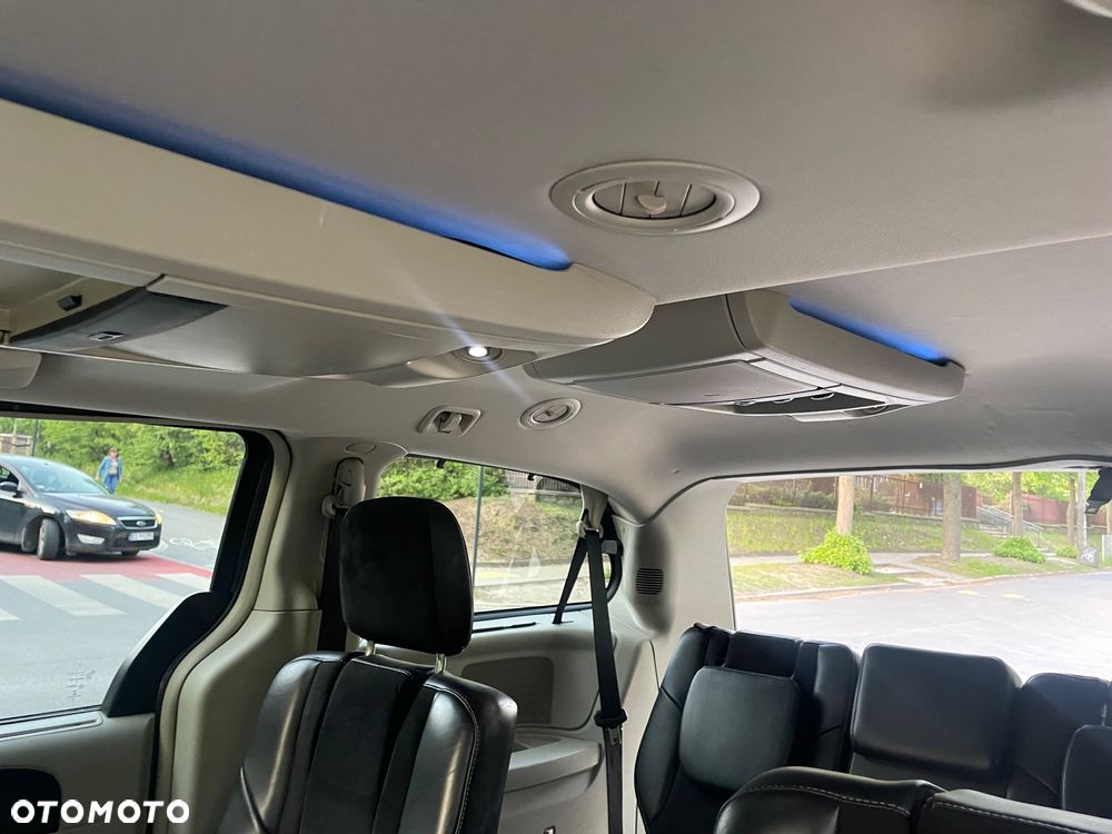 Chrysler Town & Country 3.6 Touring - 30