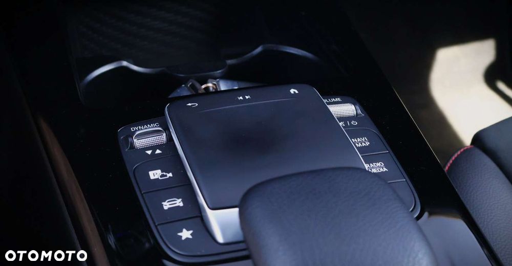Mercedes-Benz CLA - 33