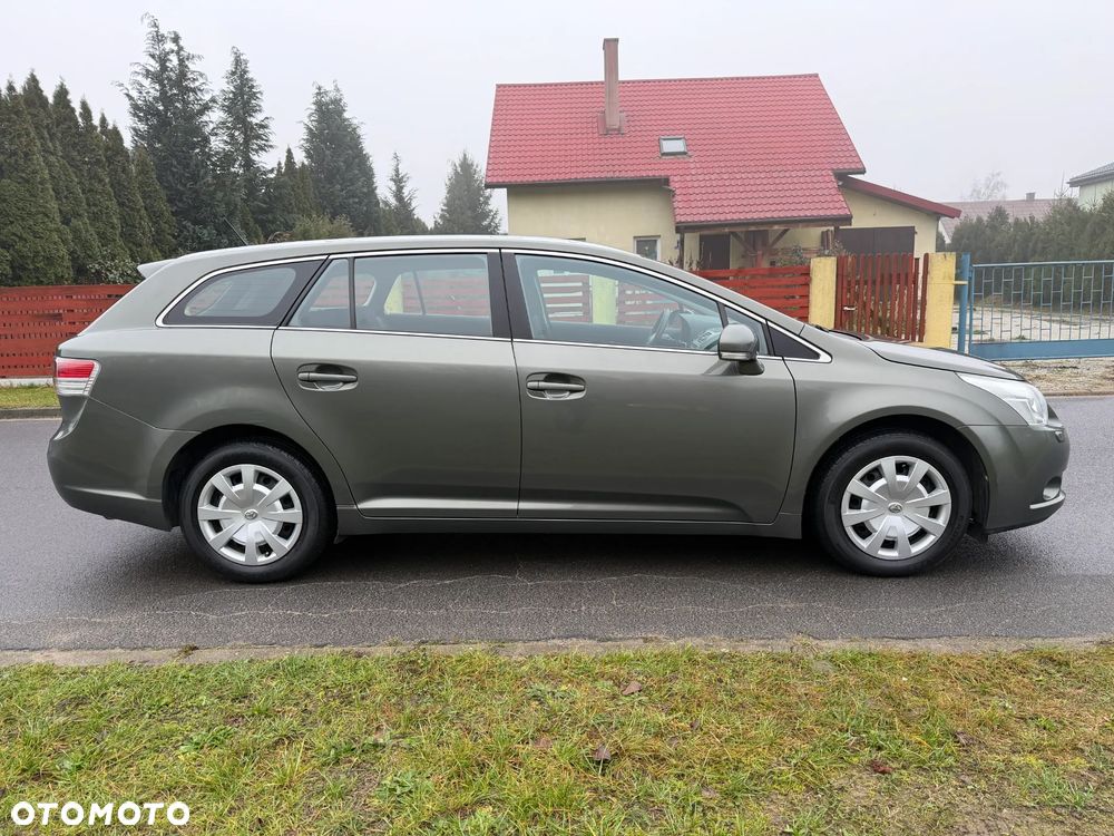 Toyota Avensis 1.8 Executive - 11