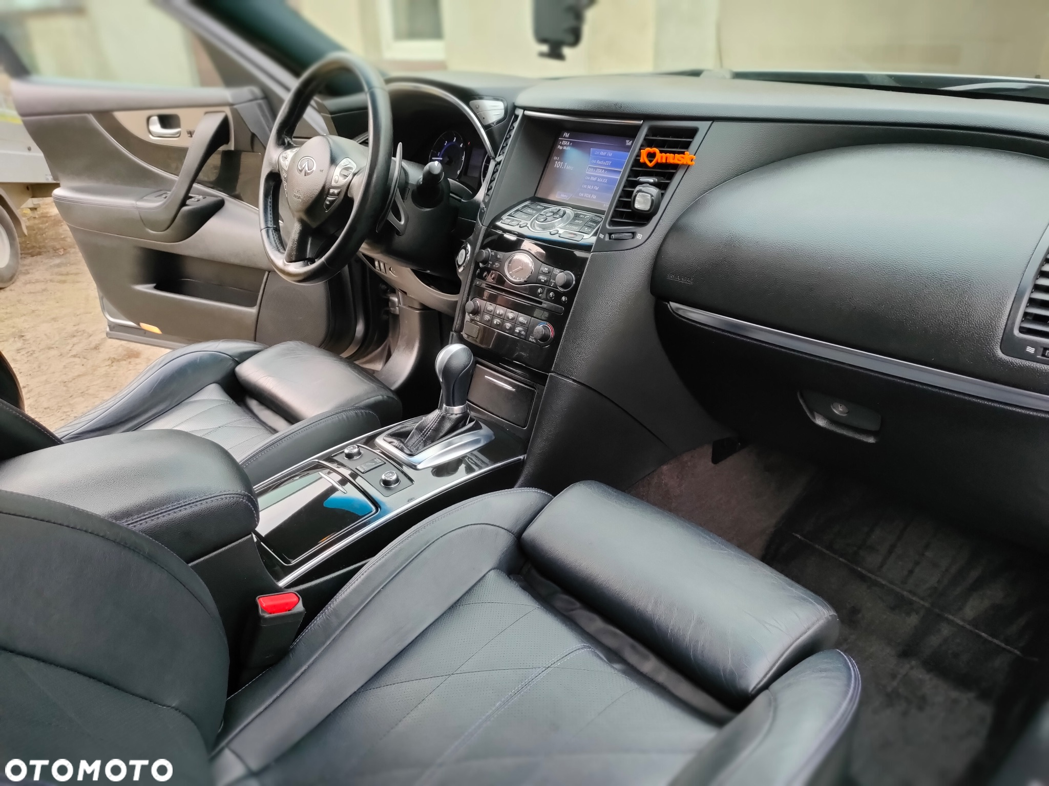 Infiniti QX70 3.0d S - 25