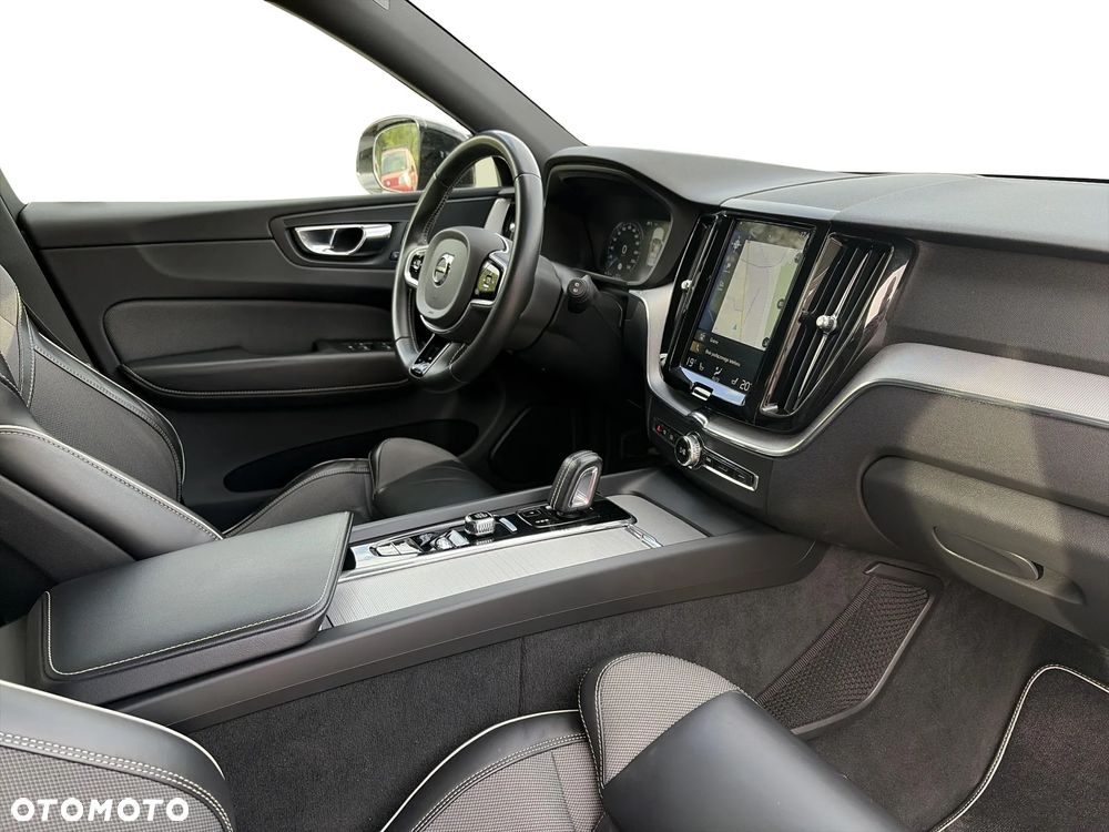 Volvo XC 60 B5 D AWD R-Design - 19