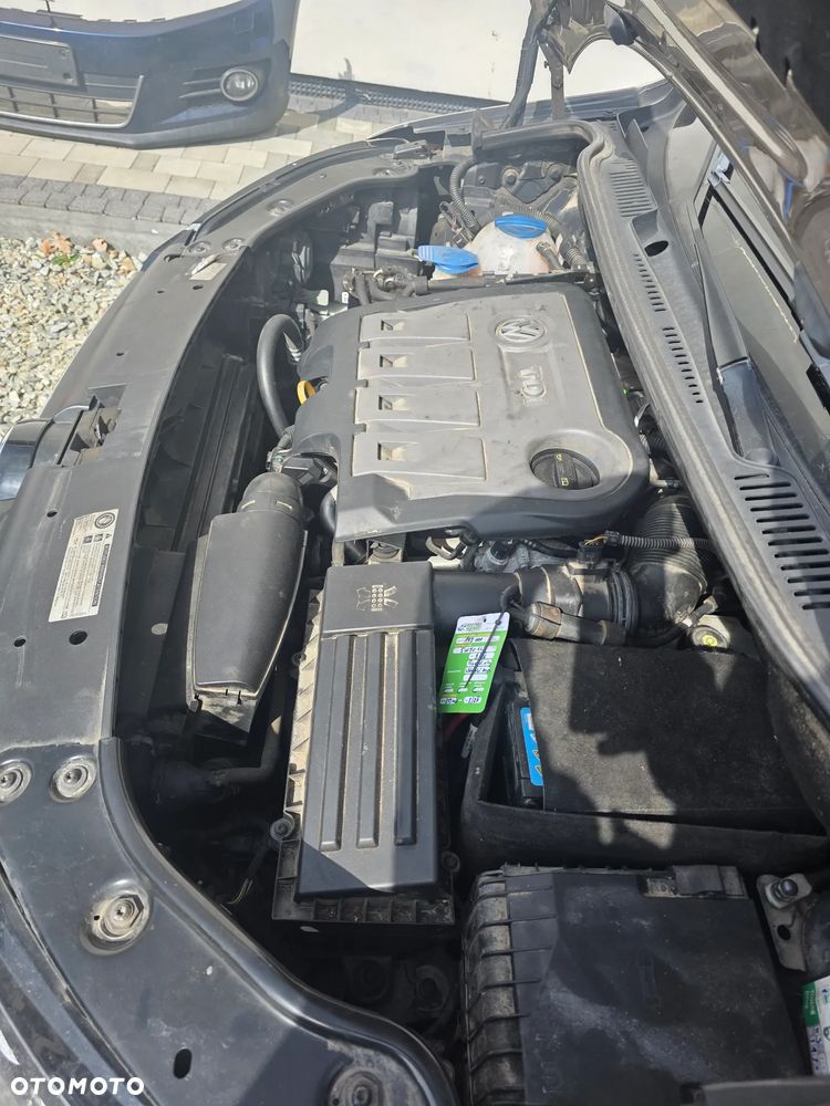 Volkswagen Touran 2.0 TDI DPF BlueMotion Technology DSG Cup - 9