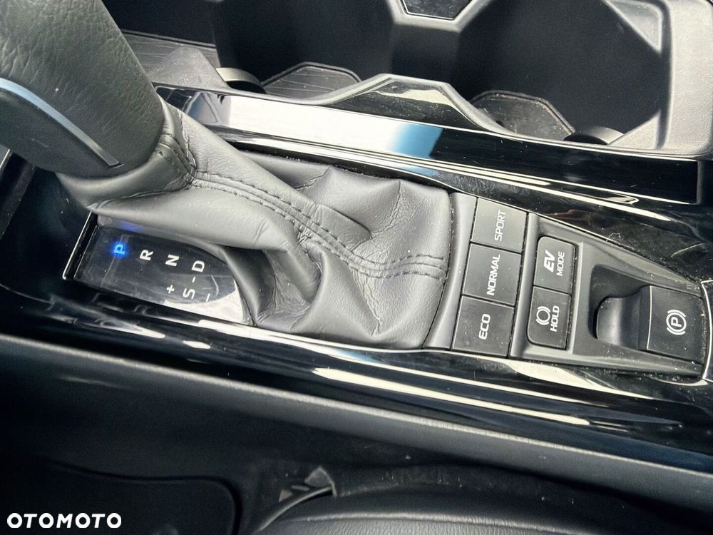 Toyota Camry - 25
