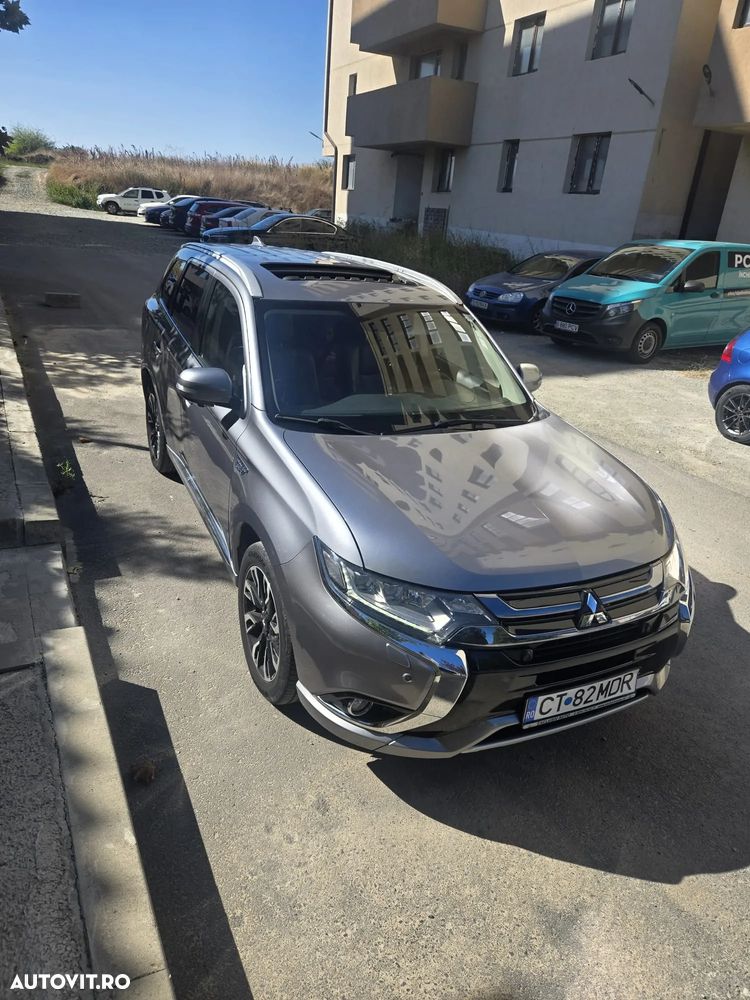Mitsubishi Outlander - 10