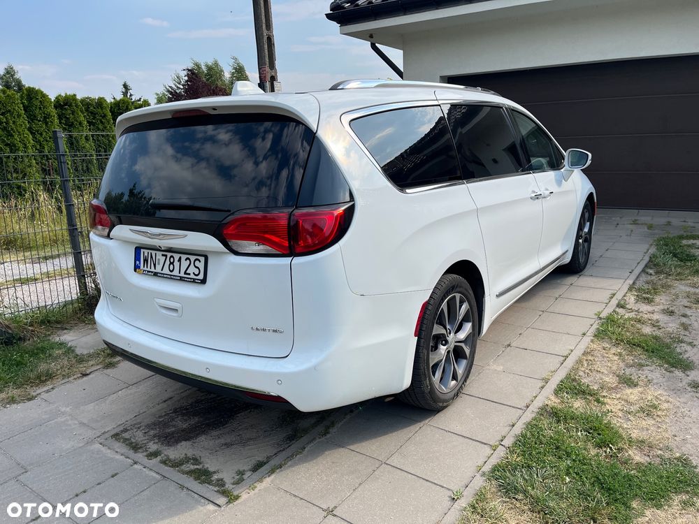 Chrysler Pacifica - 8