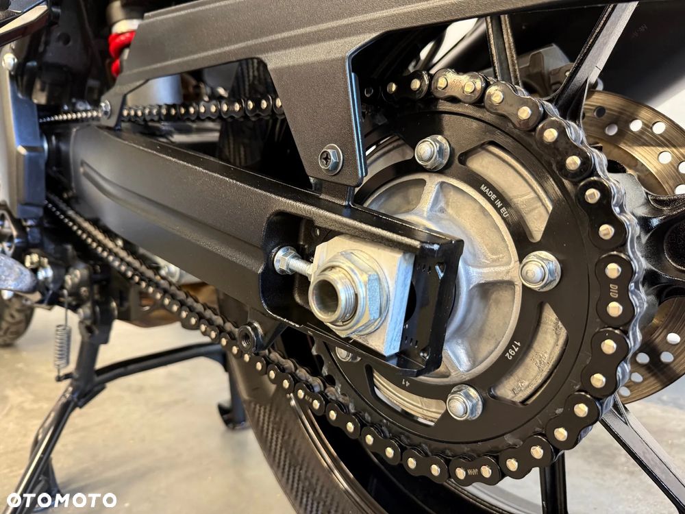 Suzuki V-STROM - 8