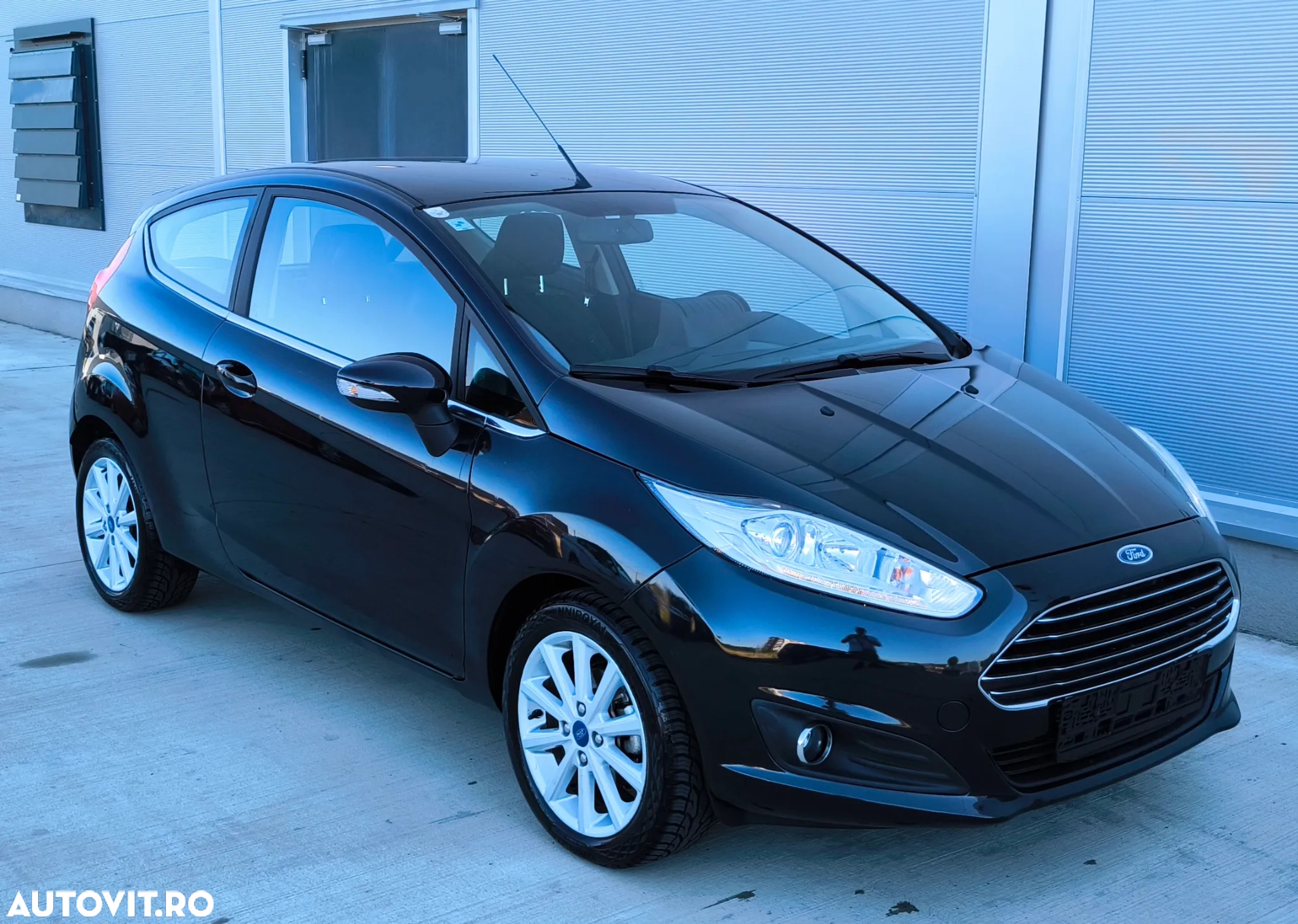 Ford Fiesta 1.0 EcoBoost S&S Aut. TITANIUM X - 4