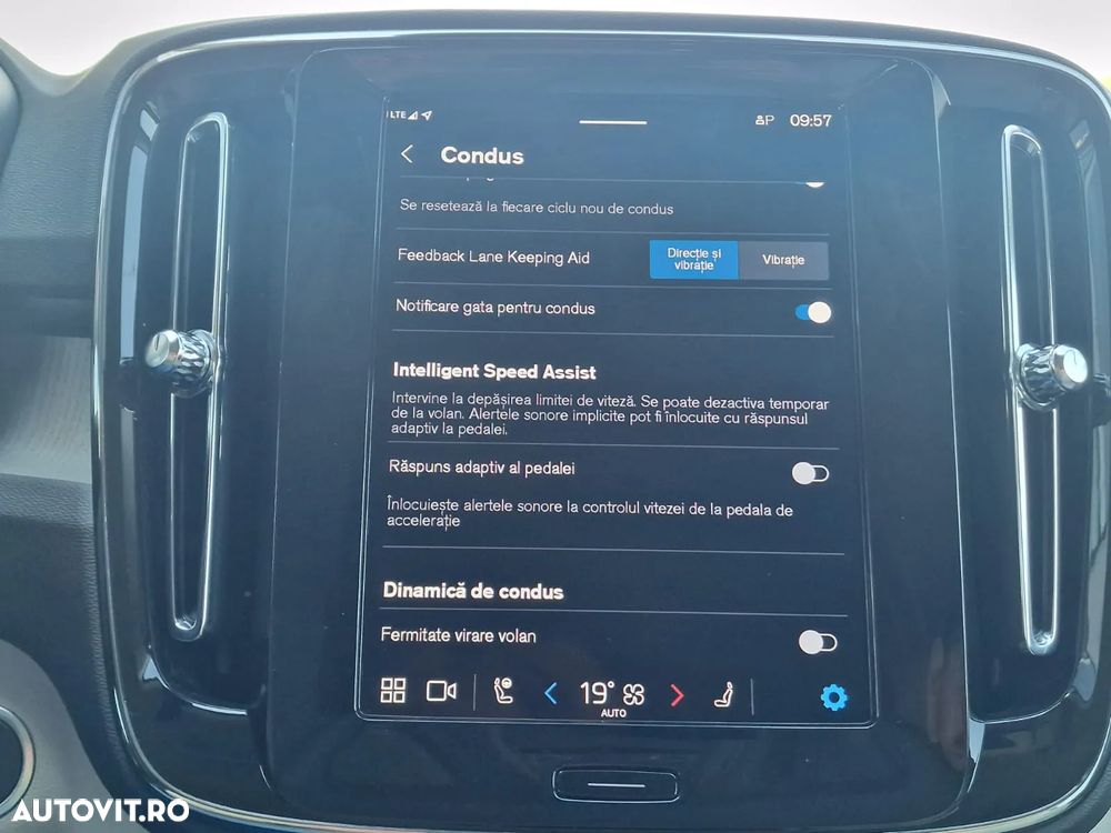 Volvo XC 40 B4 AT FWD MHEV Ultimate Dark - 22